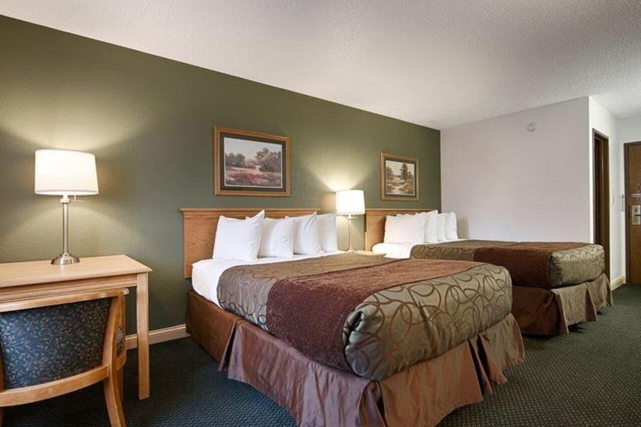 Baymont By Wyndham Robinson Hotel Exterior photo
