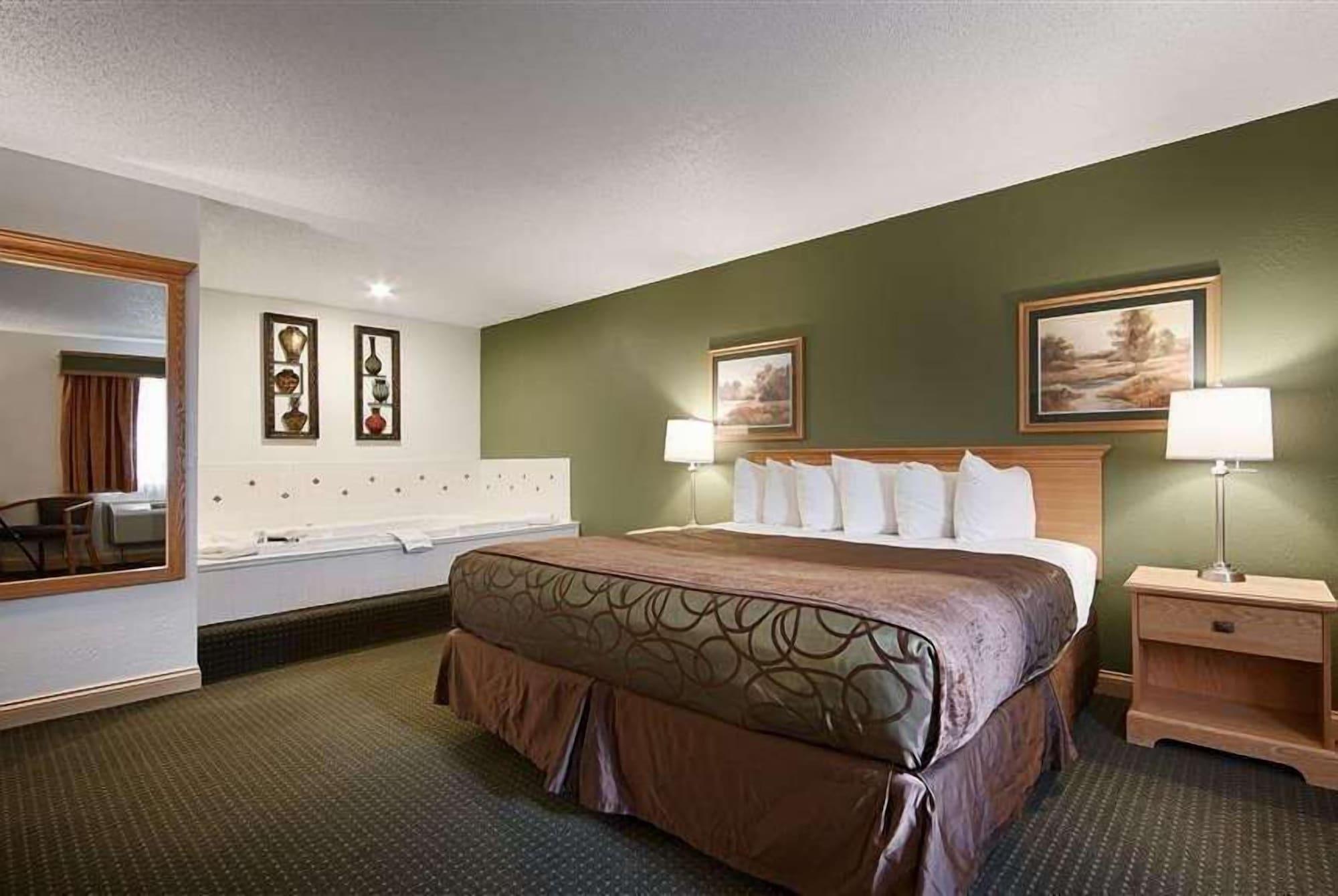 Baymont By Wyndham Robinson Hotel Exterior photo