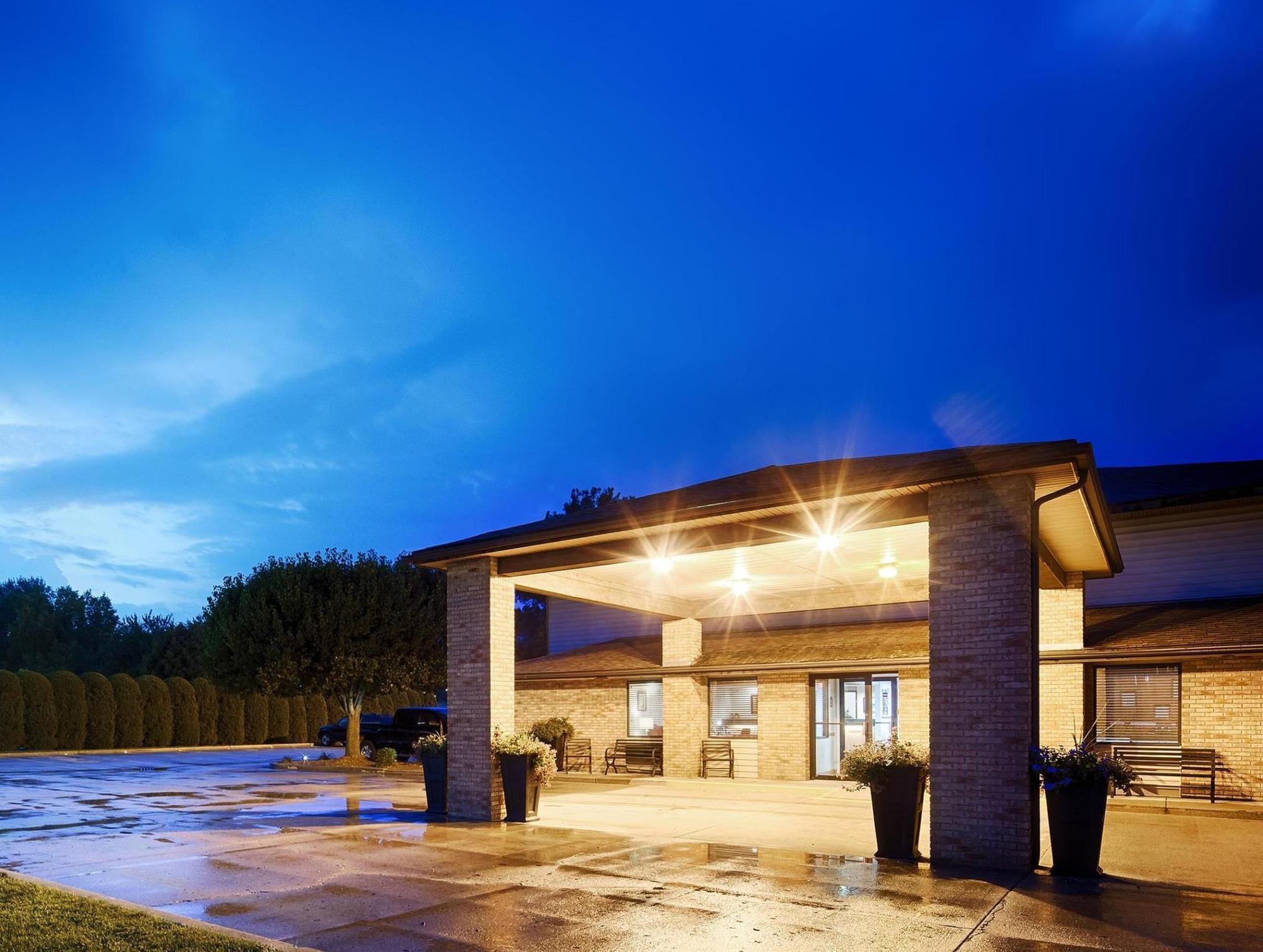 Baymont By Wyndham Robinson Hotel Exterior photo