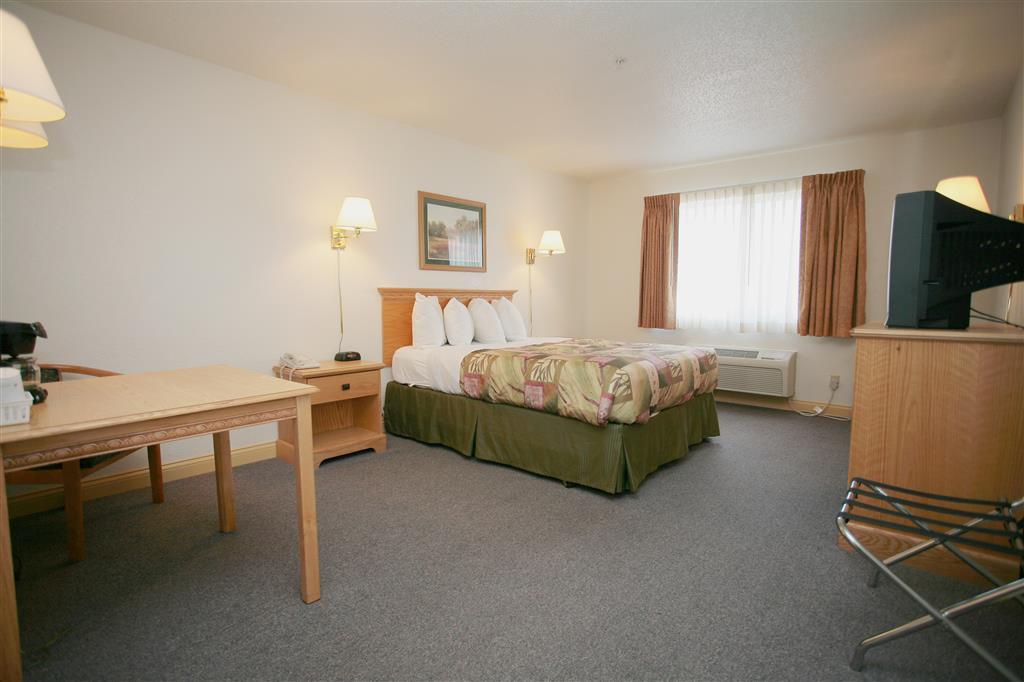 Baymont By Wyndham Robinson Hotel Room photo