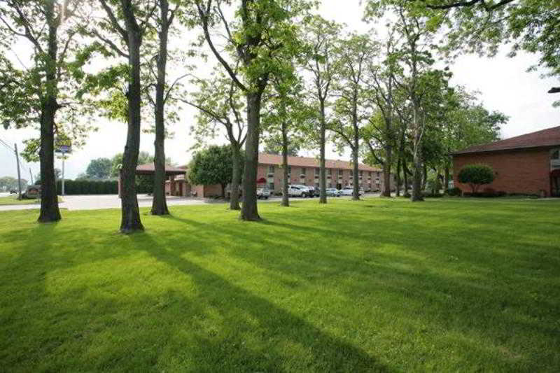 Baymont By Wyndham Robinson Hotel Exterior photo