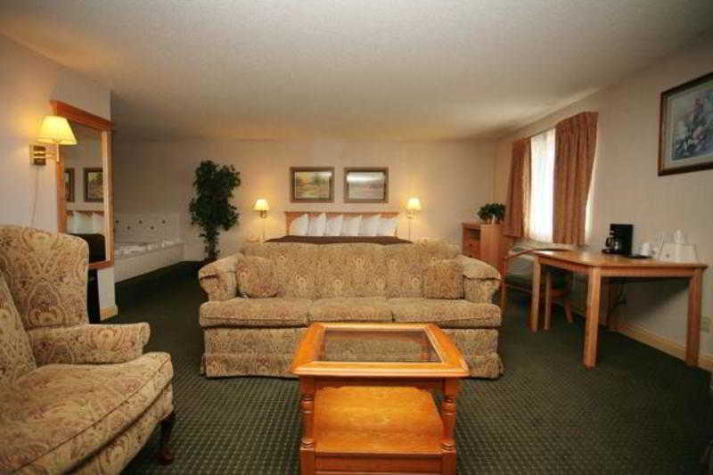 Baymont By Wyndham Robinson Hotel Exterior photo
