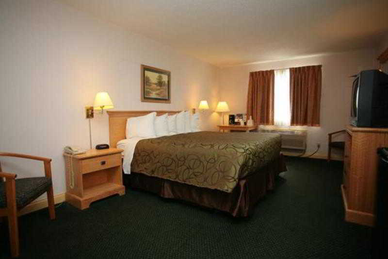 Baymont By Wyndham Robinson Hotel Exterior photo