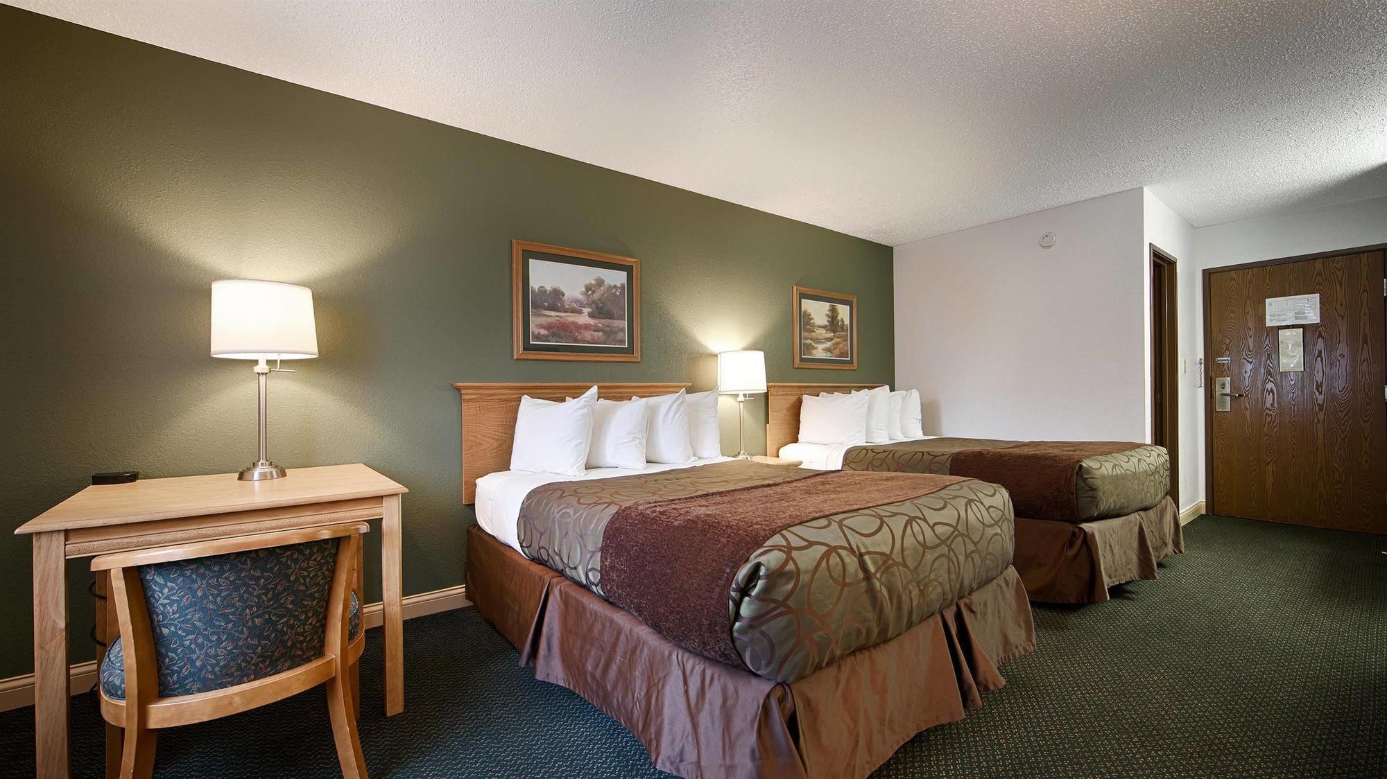 Baymont By Wyndham Robinson Hotel Exterior photo