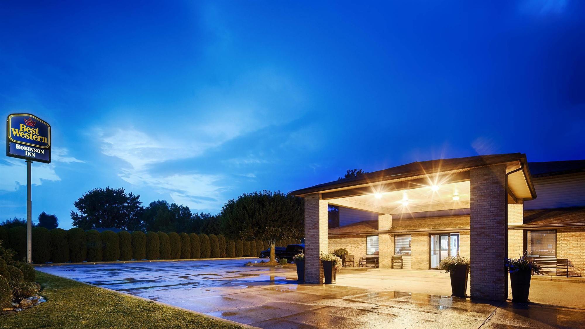 Baymont By Wyndham Robinson Hotel Exterior photo